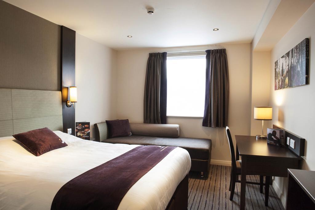 Premier Inn Manchester - Prestwich Exterior foto